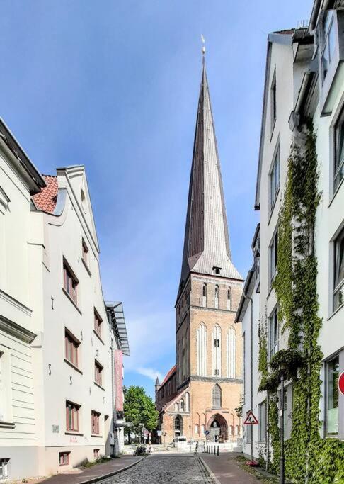 Ueber Den Daechern Der Altstadt Росток Экстерьер фото